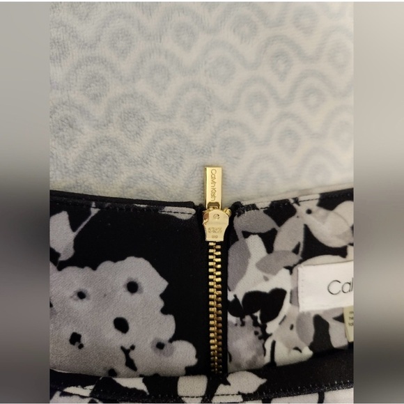 Calvin Klein Elegant Black and White Floral Dress Size 12 - Picture 11 of 12